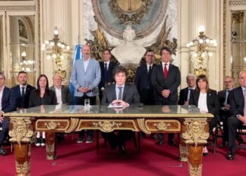 Javier Milei anunció en cadena nacional que «empieza el proceso de desregulación que la Argentina necesita».