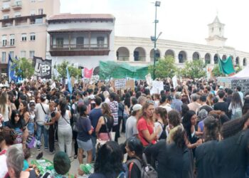 MULTITUDINARIA MARCHA UNIVERSITARIA